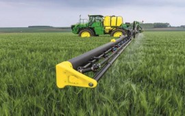 John Deere tung ra máy phun tương lai với sự bùng nổ sợi carbon
